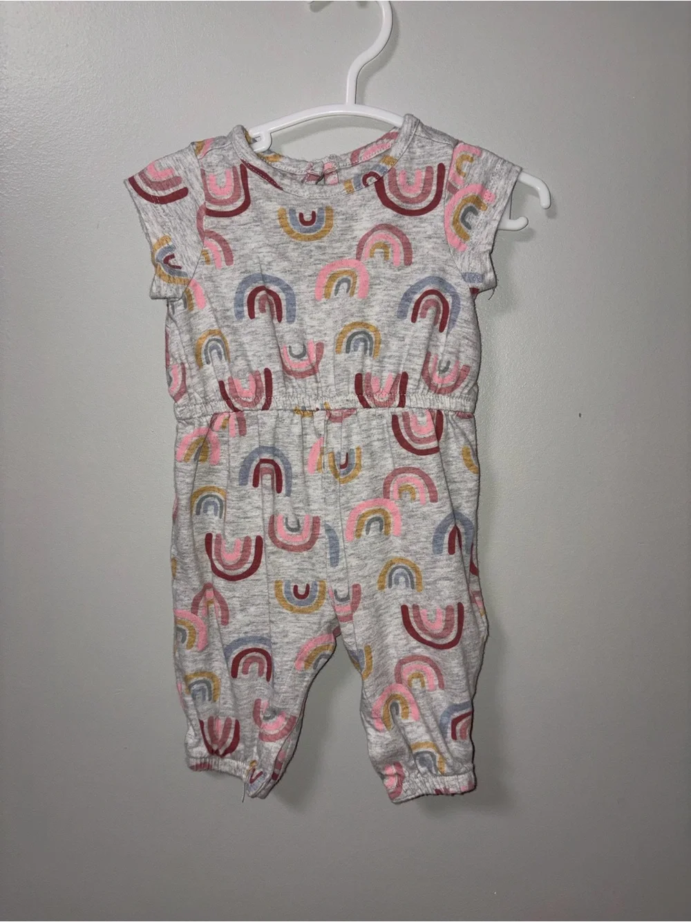Old Navy Gray Romper Rainbow Print Girls 0-3M